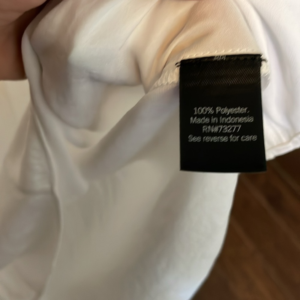 Simply Vera Wang silky white tank - Picture 4 of 5